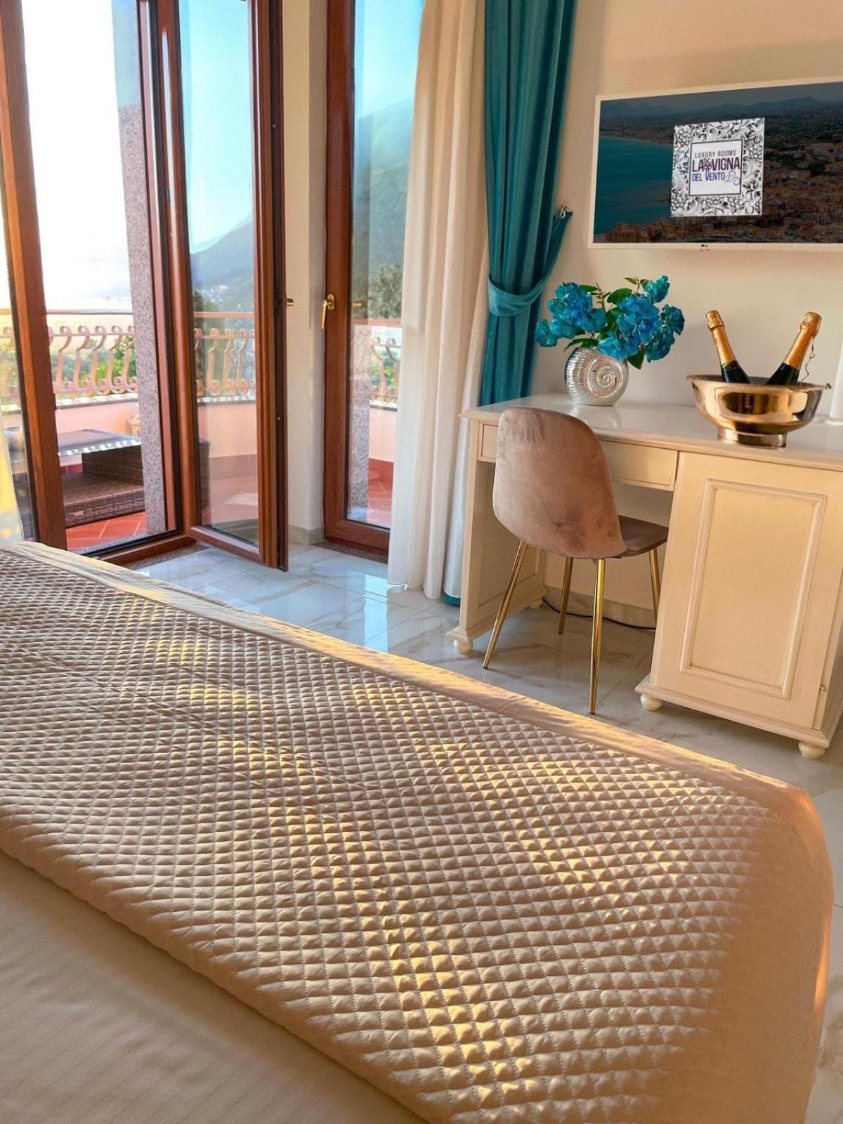 La Vigna Del Vento Bed & Breakfast Casola di Napoli Luaran gambar