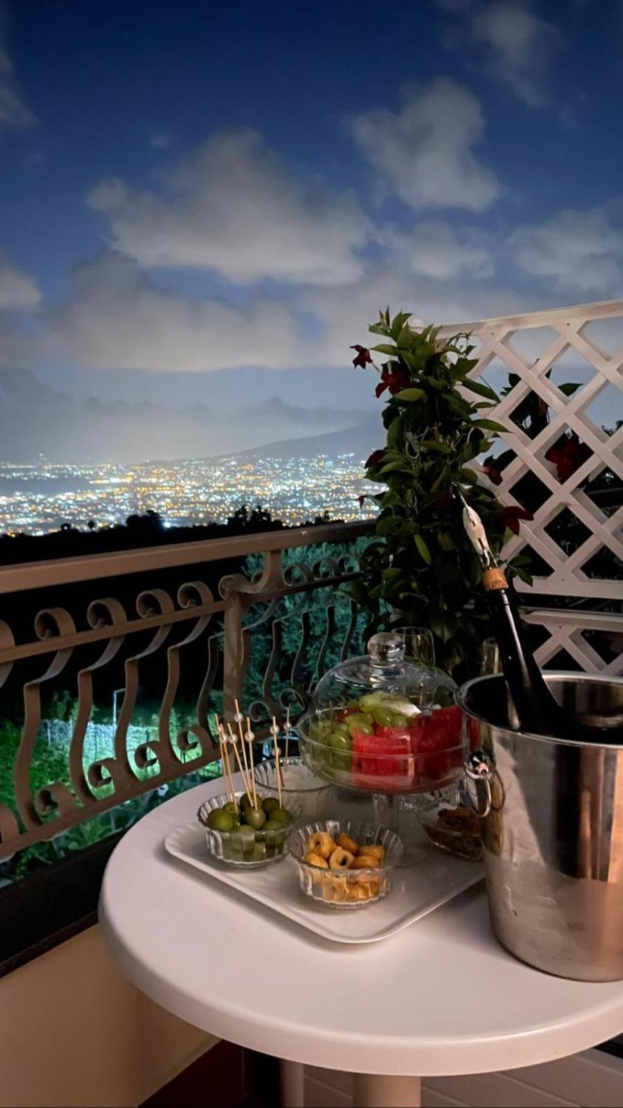 La Vigna Del Vento Bed & Breakfast Casola di Napoli Luaran gambar