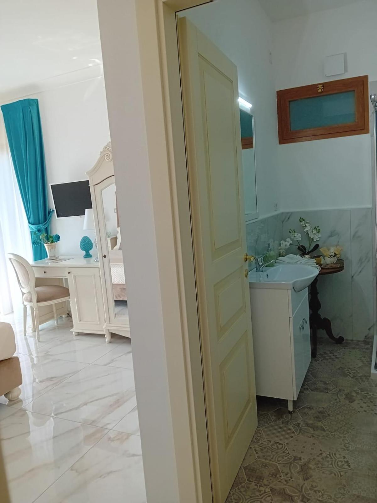 La Vigna Del Vento Bed & Breakfast Casola di Napoli Luaran gambar